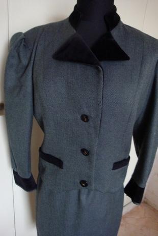 Tailleur Chanel en tweed vert gris